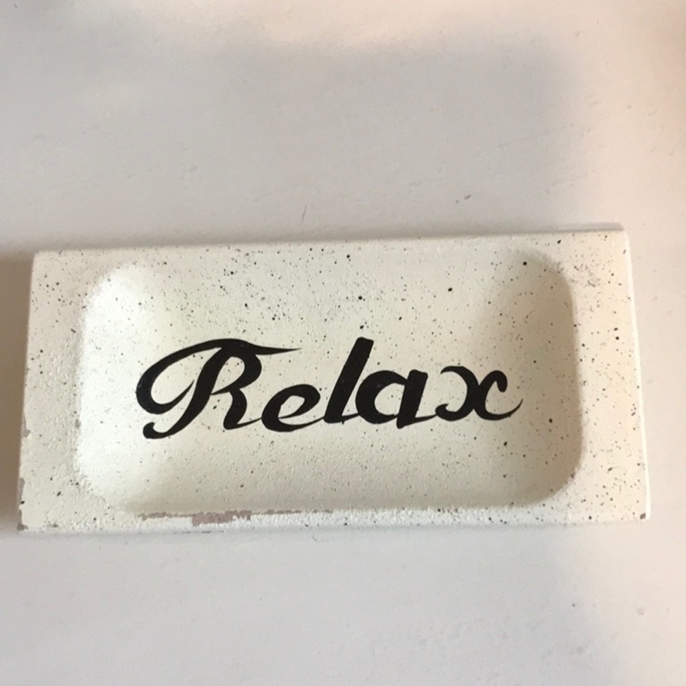 Relax sign decor